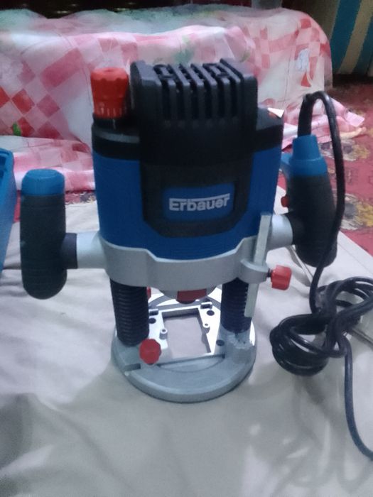 Erbauer 2100w  фрезер сетевой