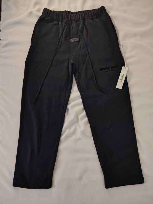 Pantalon Essentials noi cu eticheta
