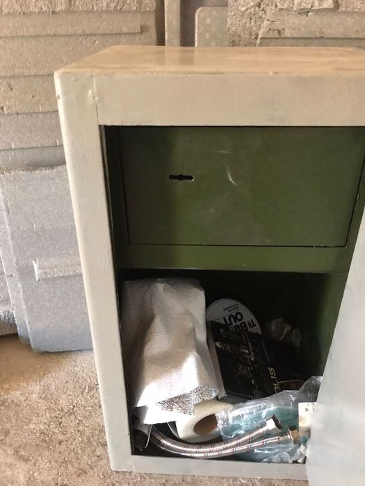 Металлический сейф