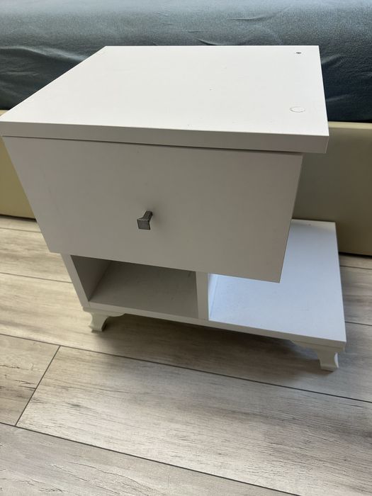 Vand set de doua noptiere