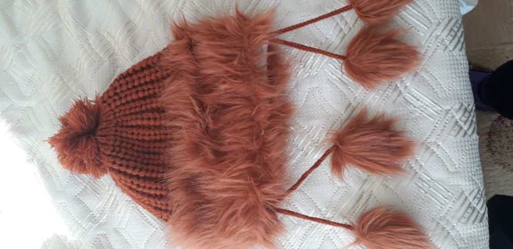 Дамска зимна шапка