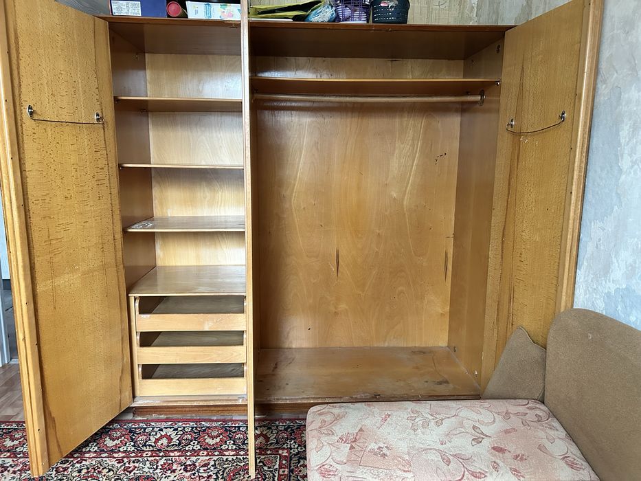 Продам 3хдверный Шкаф