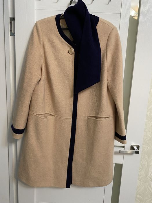 Продам 2 шикарных костюма и пальто