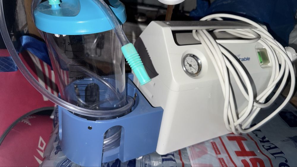 медицинский аспиратор (отсос) Aesculap Portable.