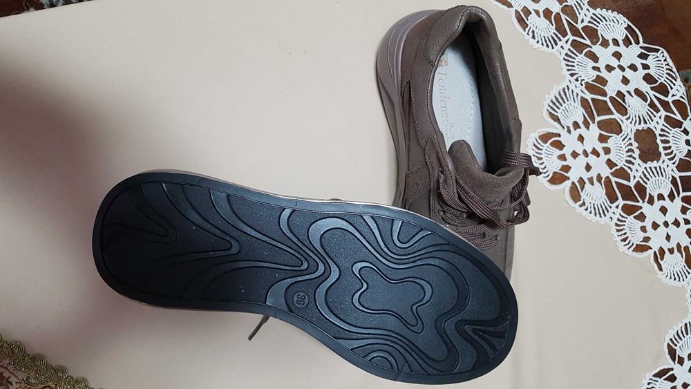 Нови дамски обувки 39