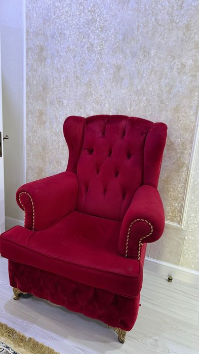 Диван, 2 кресла, пуфик и шторы