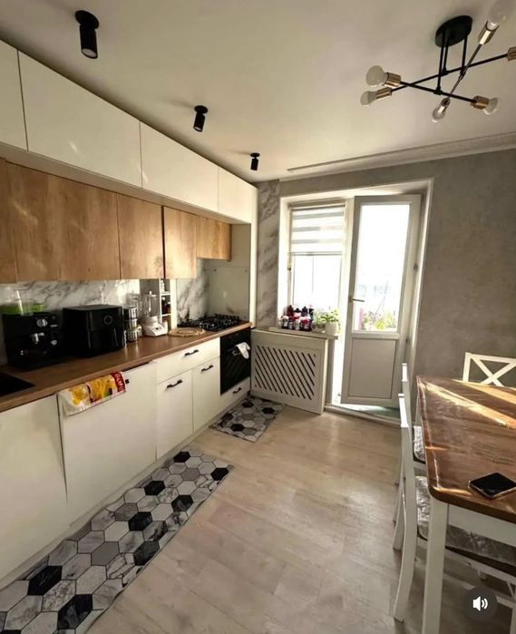 Продам 2х ком ленинградку 3/5 в центре
