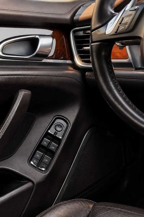 Porsche Panamera 4 • 3.6 V6 • 300 cp • PDK • Tractiune integrala • Sistem de sunet Burmester