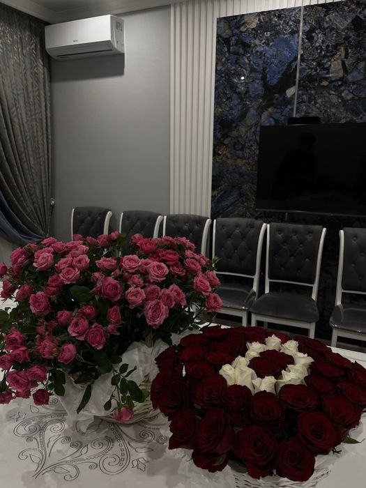 Кустовые розы, красные розы