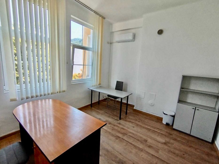 Имот Корект ДАВА ПОД НАЕМ обз Офис, Център