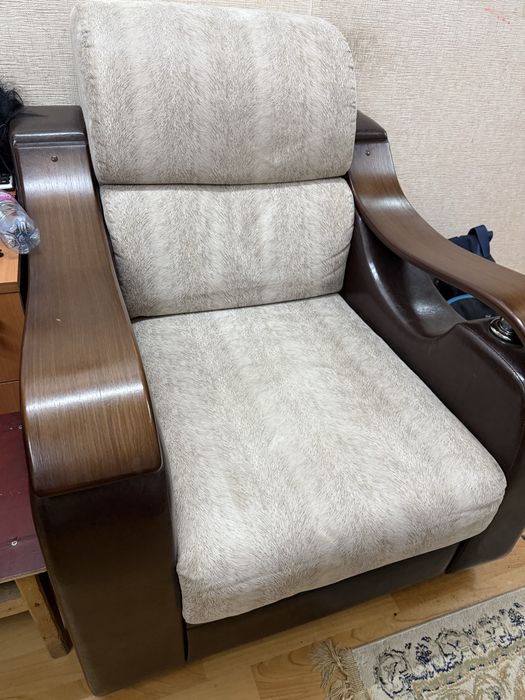 Кресло в коричневом цвете