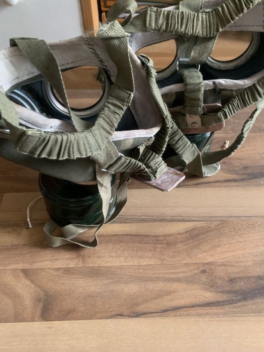 Măști de gaze militare vintage + filtre sigilate – stare excelentă