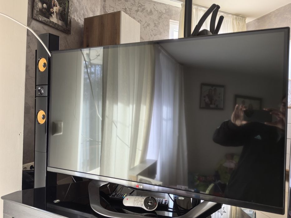 Като нов 3D SMART Телевизор LG с дисплей 42 инча с подарък 3D очила!