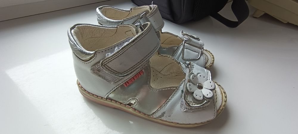 Сандали кожаные 24