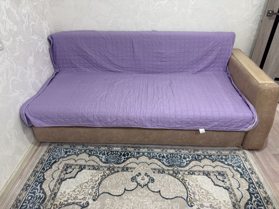 Диван коричневый