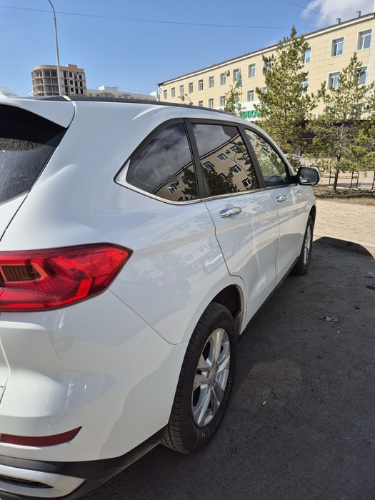 Автомашина Хавал М6