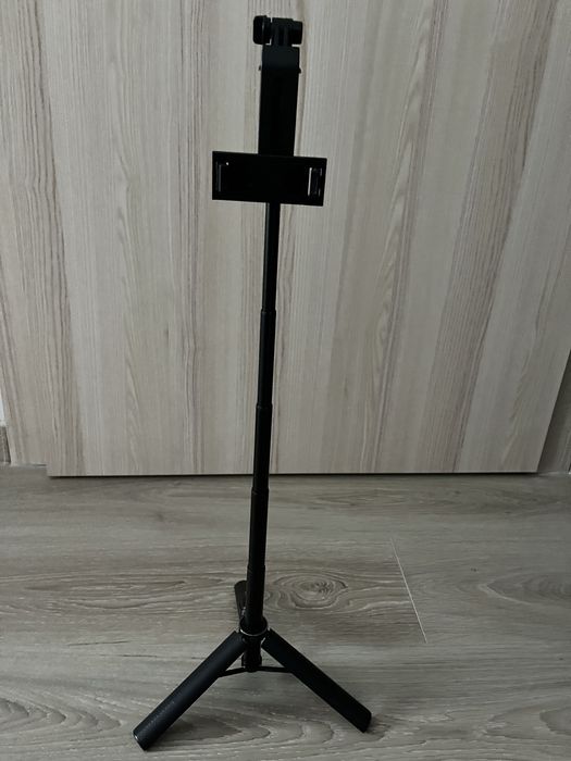 Selfie stick bluetooth 10M cu trepied incorporat