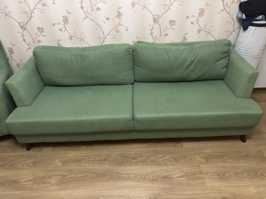 Диван с креслом