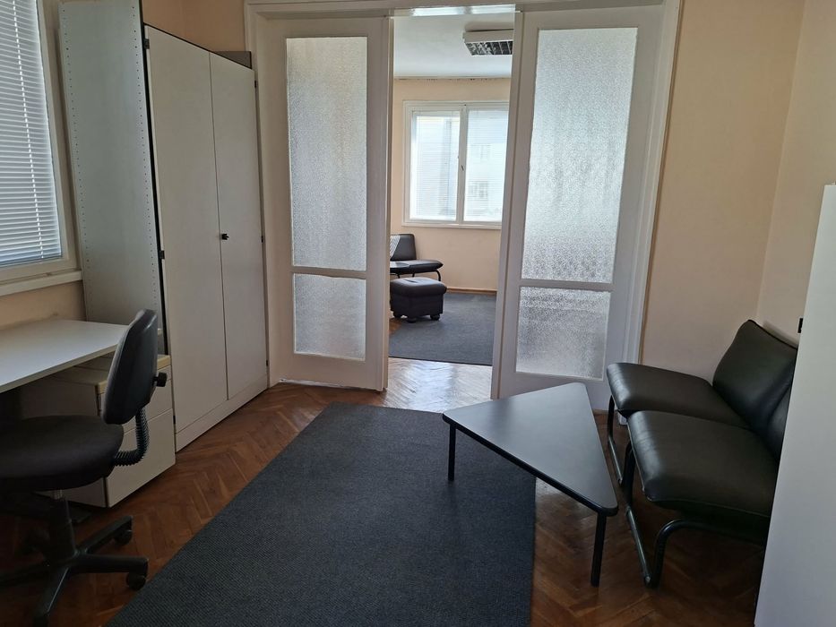 Дава се под наем Тристаен апартамент в Русе, Център - 97 кв.м за 390 € - Снимка #2