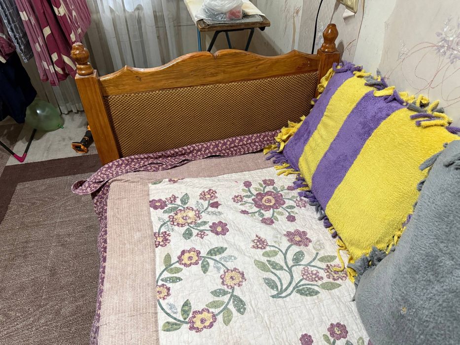 Кровать и матрас вместе