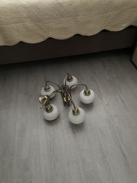 Продам  люстры и плафоны от люстры