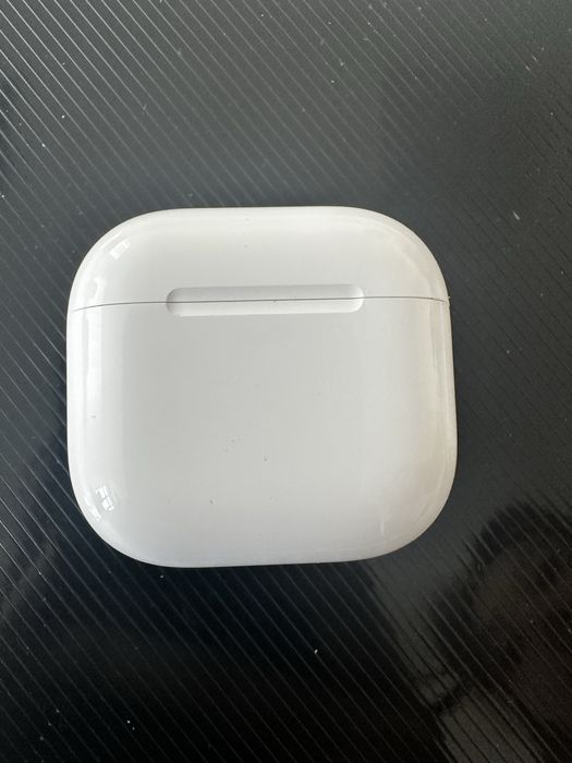 Кейс  Apple AirPods 4