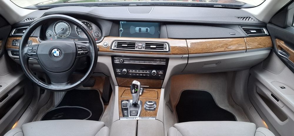 BMW 7 Series 2010 — imagine 5