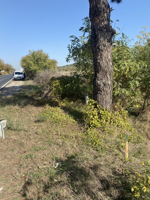 Продавам  два имота на главен път Е79