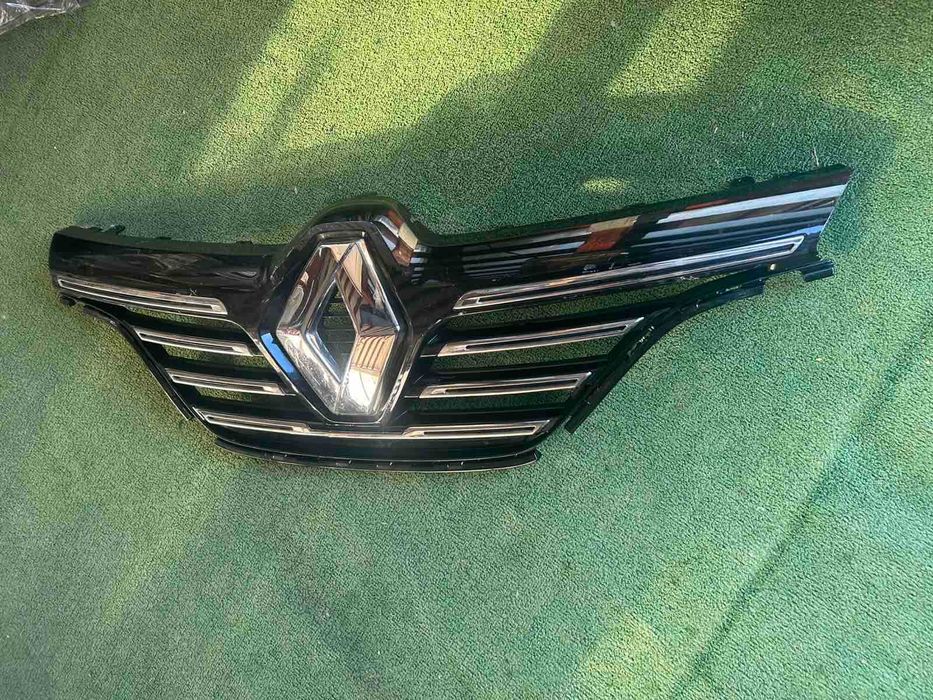 решетка радиаторна Renault Megane IV Рено Меган 2015-2019 г. #066S.