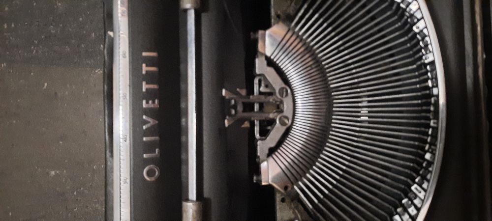 Пишеща машина Olivetti