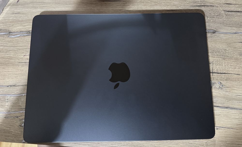 MacBook Air m2 16/256gb