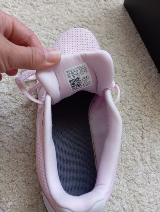 Маратонки адидас