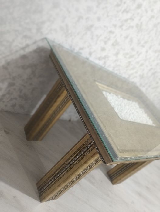 Декоративный стол