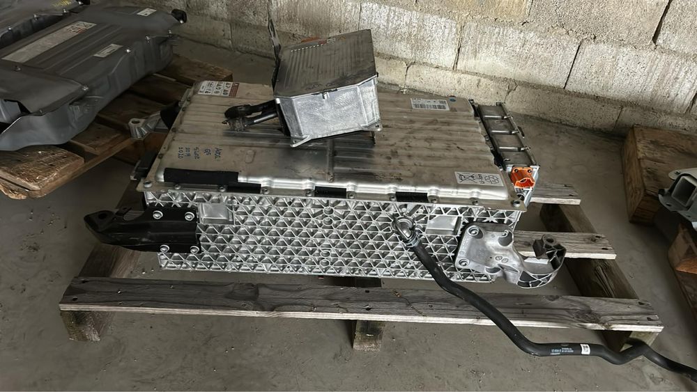 Продавам хибридна батерия за Audi Q-5