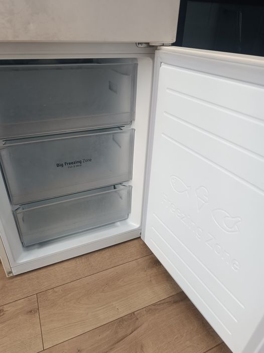 Холодильник LG в идеальном состоянии