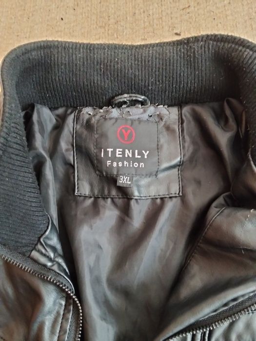 Geacă neagră din imitație de piele