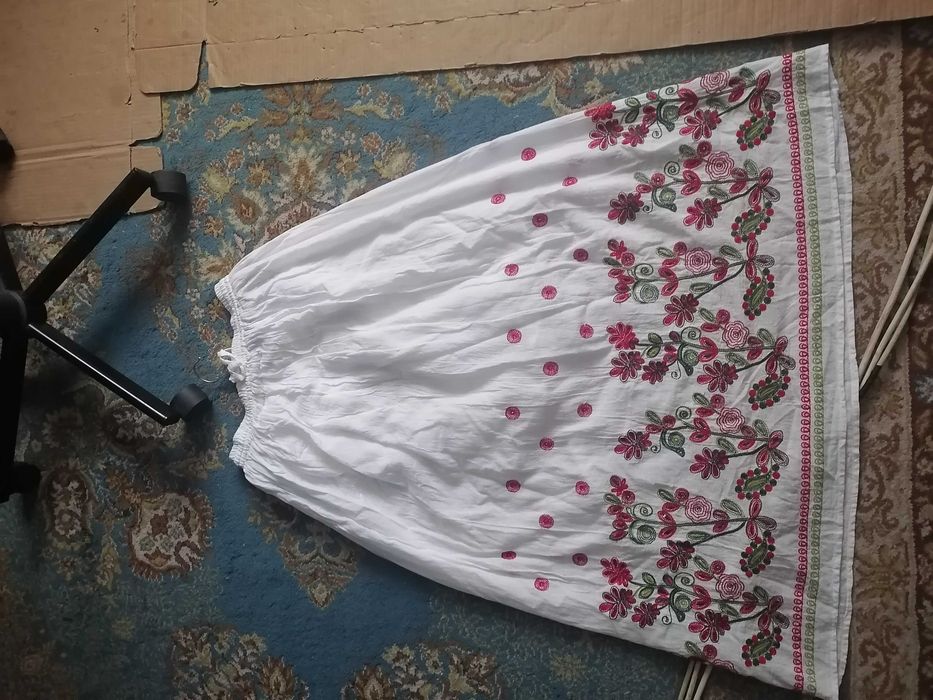 Rochie traditionala India marimea M brodata