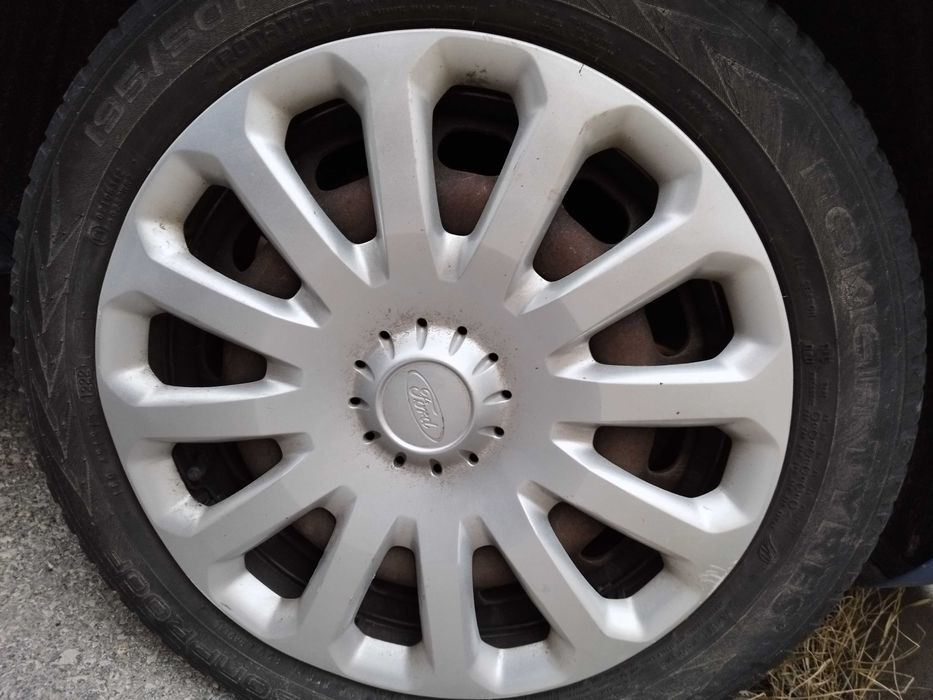 Roți FORD FIESTA (jantă de oțel + anvelopă dimensiuni 195/50/R15), pentru buget redus