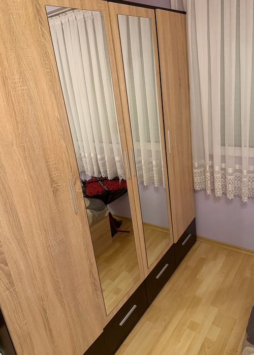 Гардероб със скрин