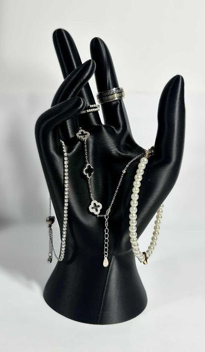 Suport bijuterii – mână decorativă (negru)