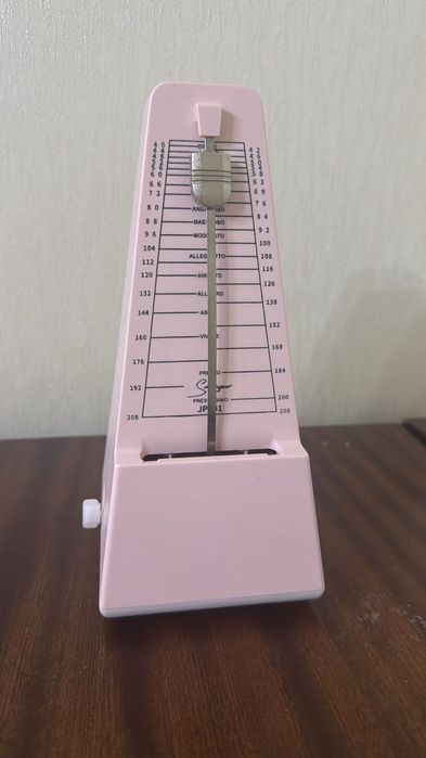 Продам метроном.