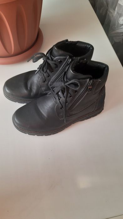Продам ботинки весенние