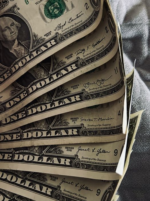 1 долларовые купюры США  оригинал