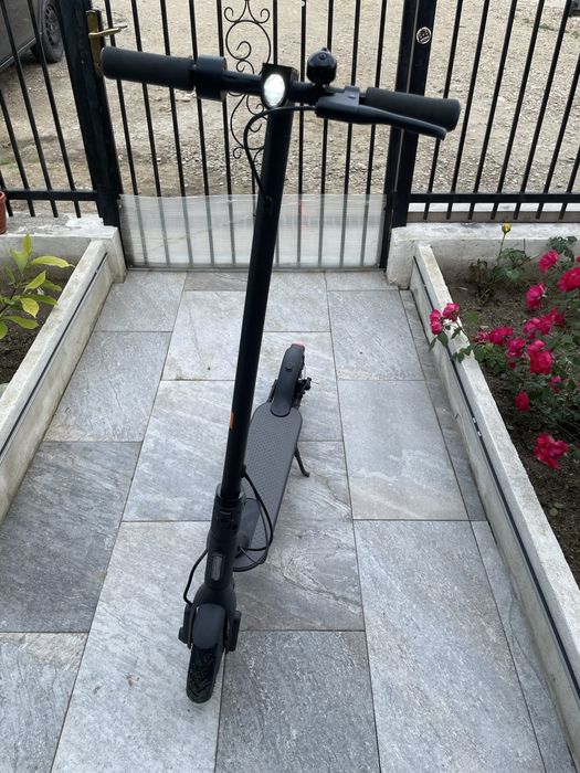 Trotineta electrica Xiaomi scooter essential