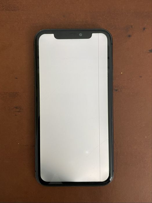 Телефон. iPhone 11 с минусами