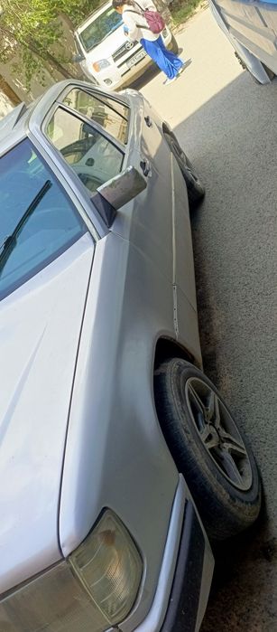 Мерседес Е220 W124