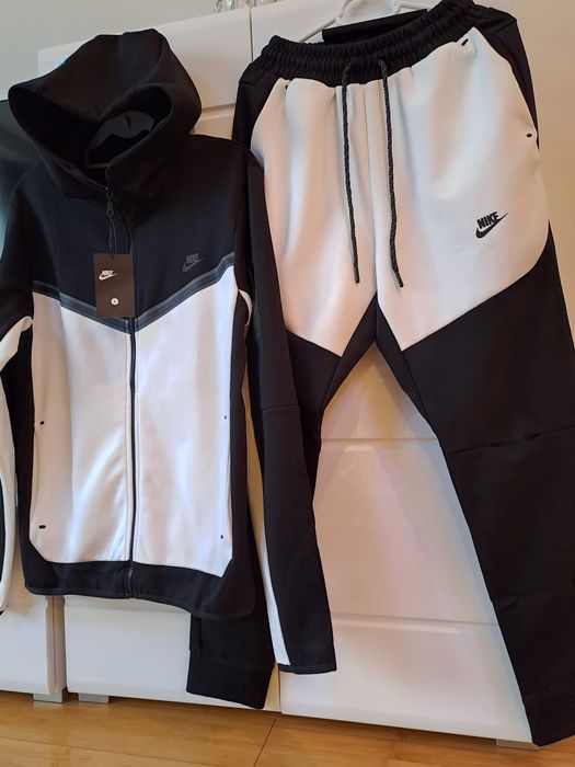 Nike tech fleece alb și negru