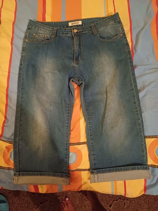 Дамски дънки под коляното