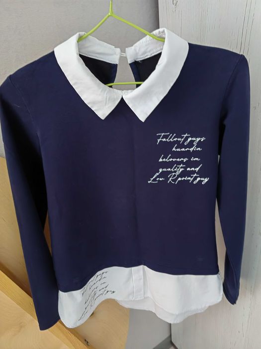 школьная кофта .