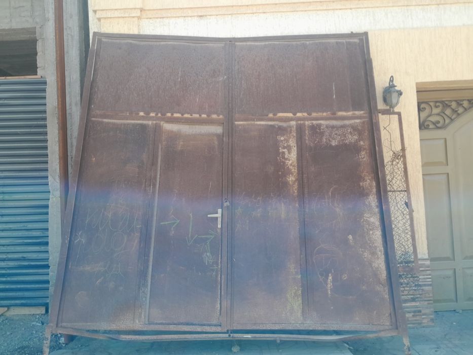 Дарвоза сотилади